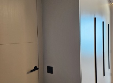 Kleiderschrank Mooreiche MDF lackiert