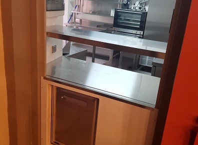 Gastro kitchen serving hatch